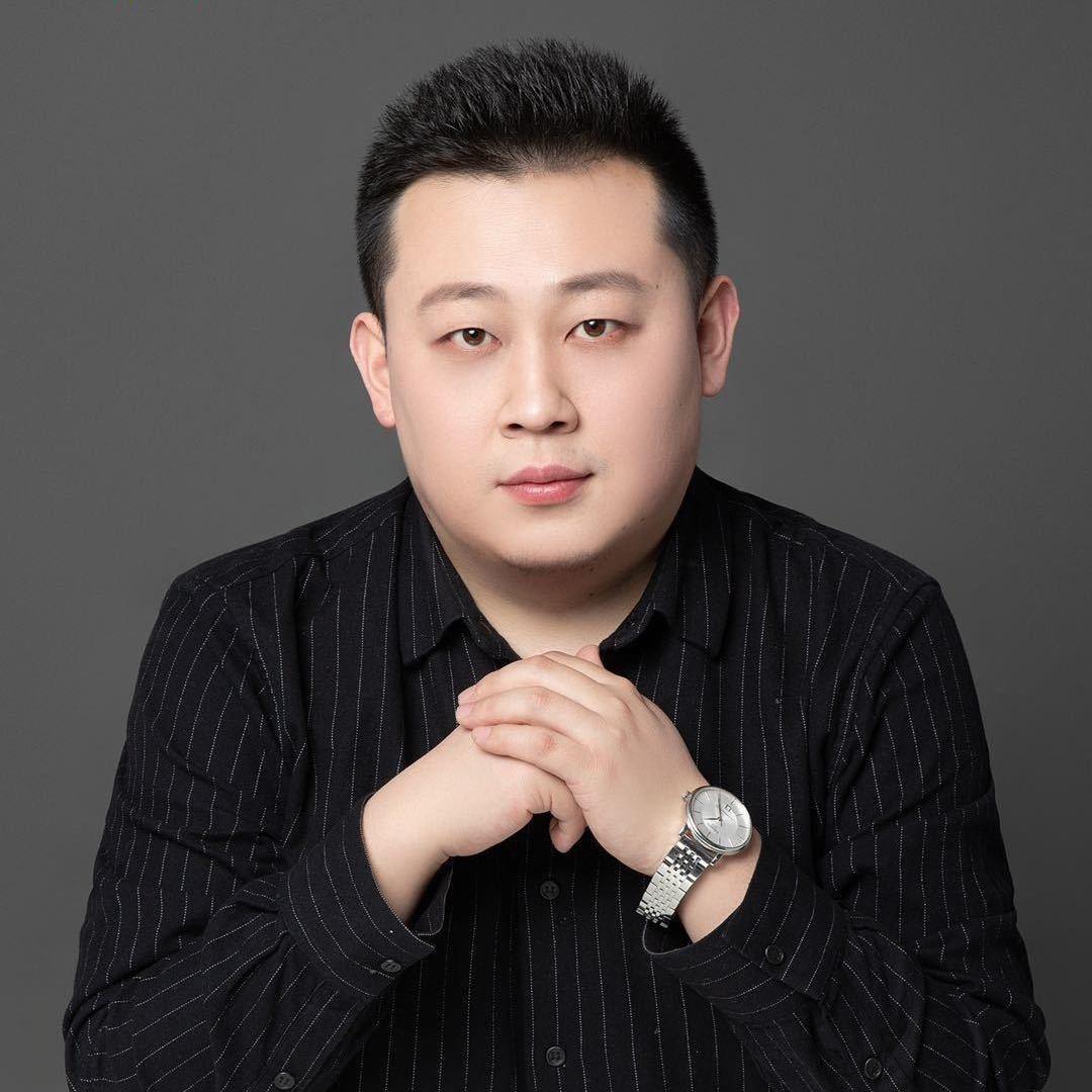 王震