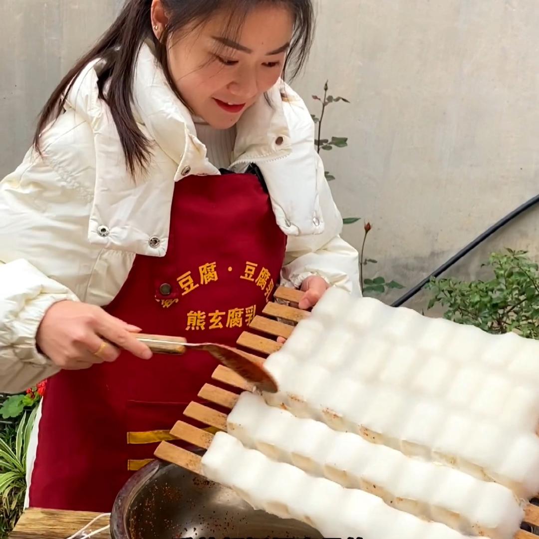 熊大妹传统手工霉豆腐乳（在橱窗）