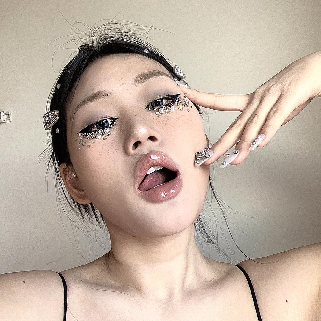 呼啦呼啦（晕碳中）