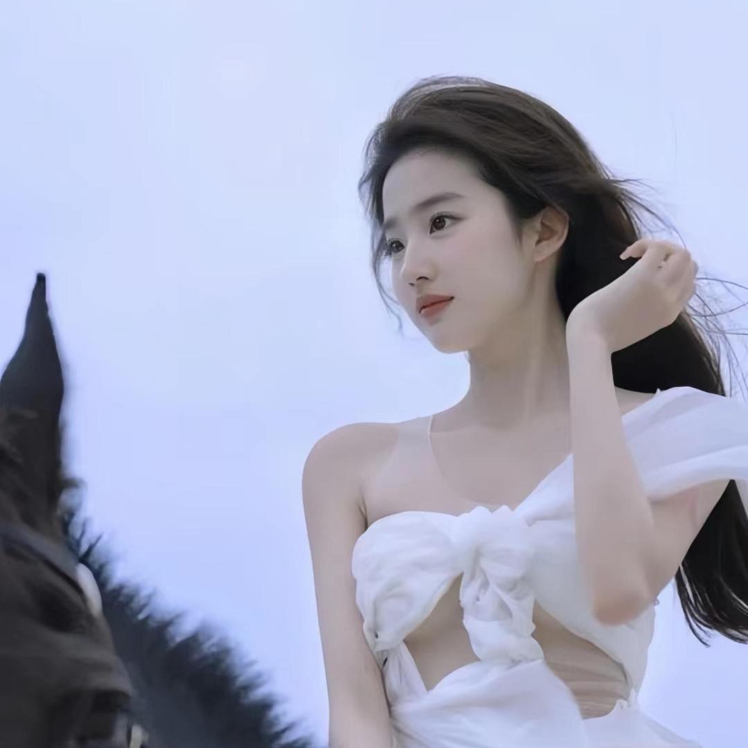 李里里