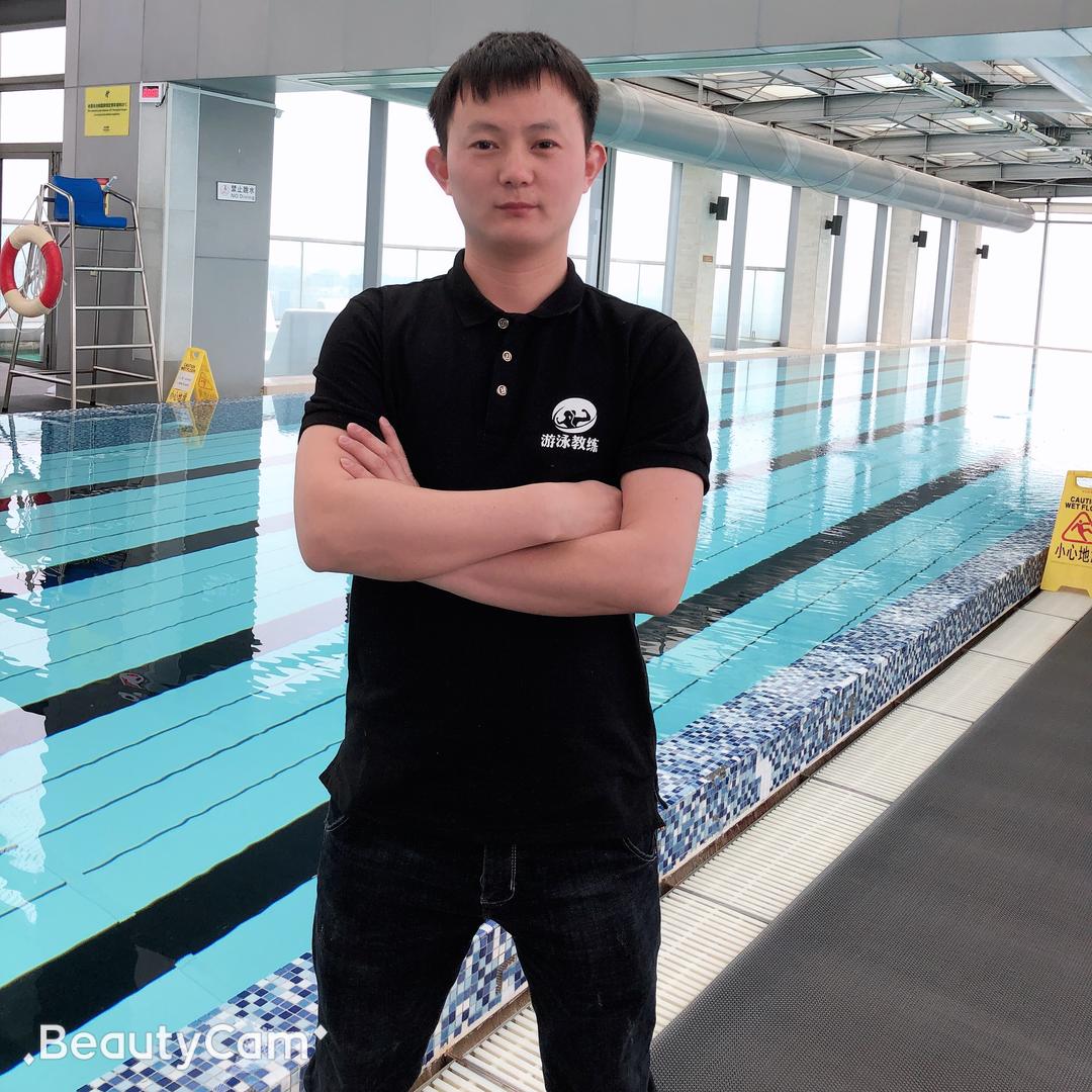 游泳教练彭建鹏