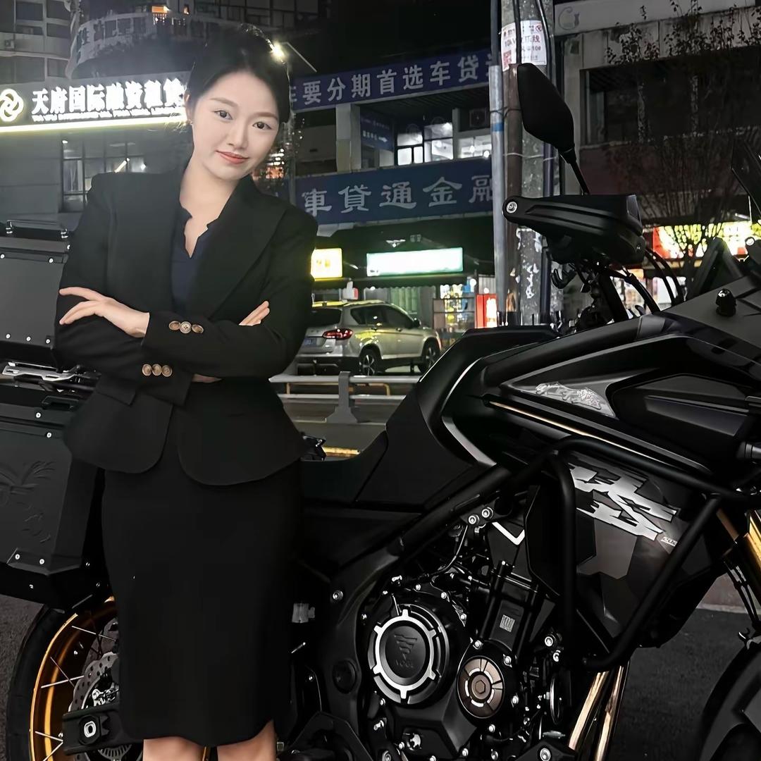 君总的车