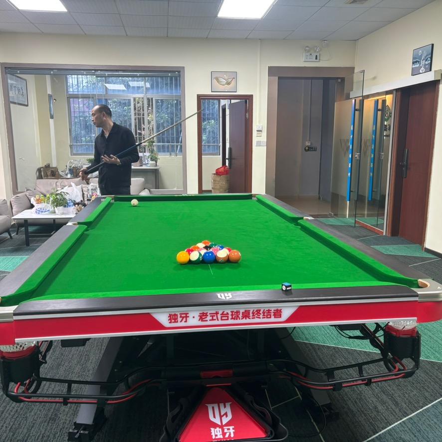 离少台球器材