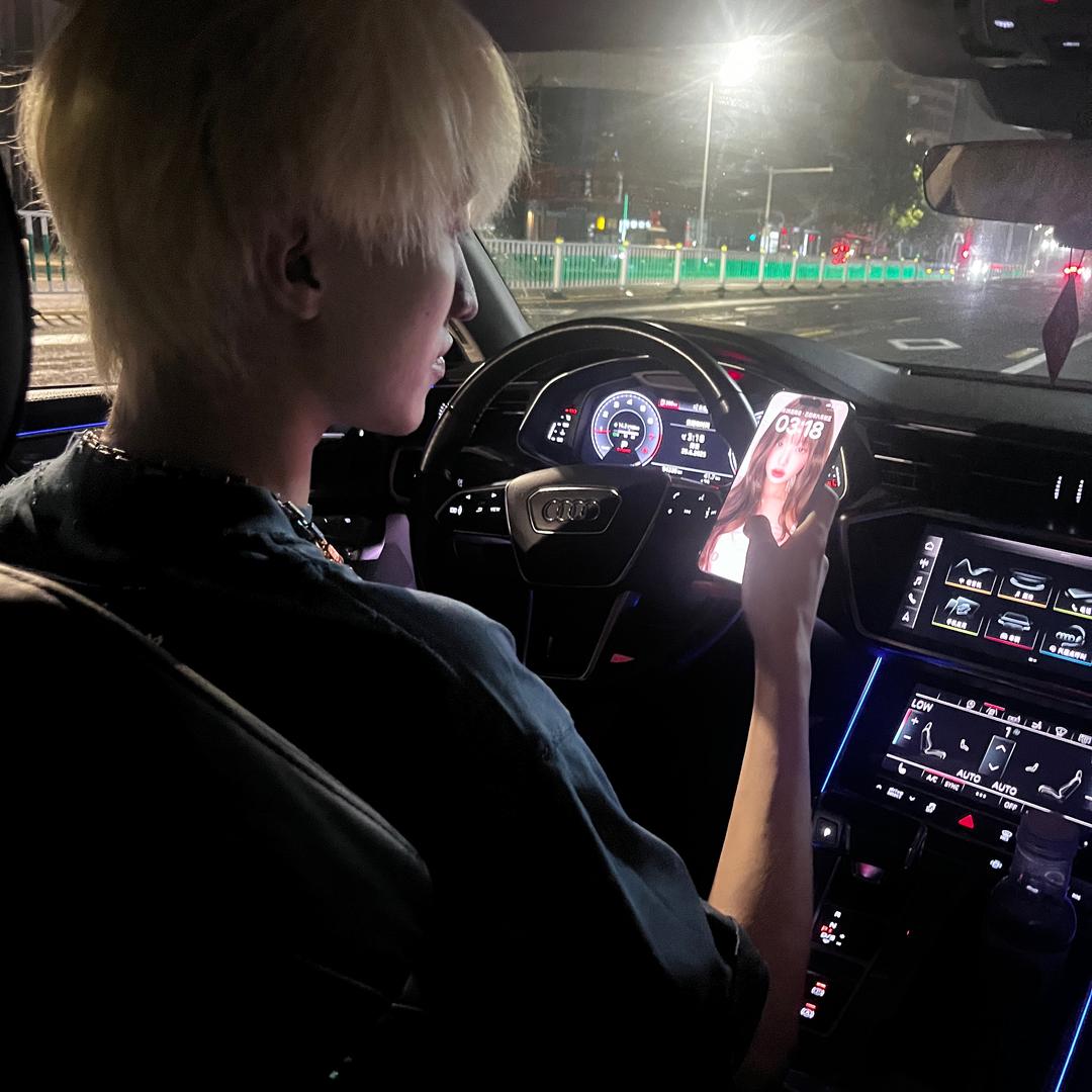 不顾（蛇女直播号）