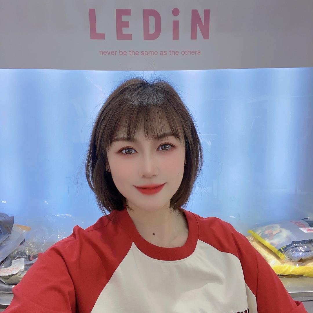 品牌服装专柜
