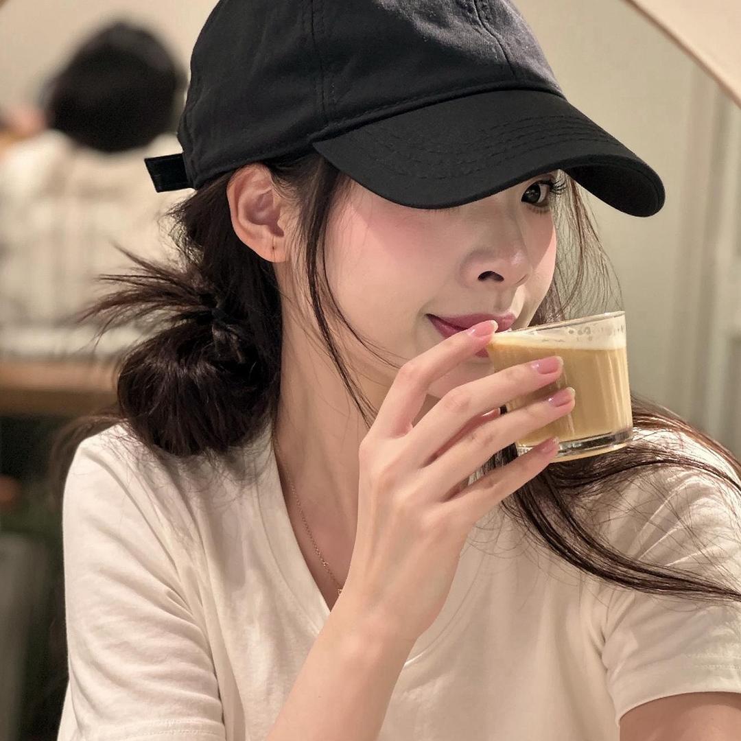 任哈哈.