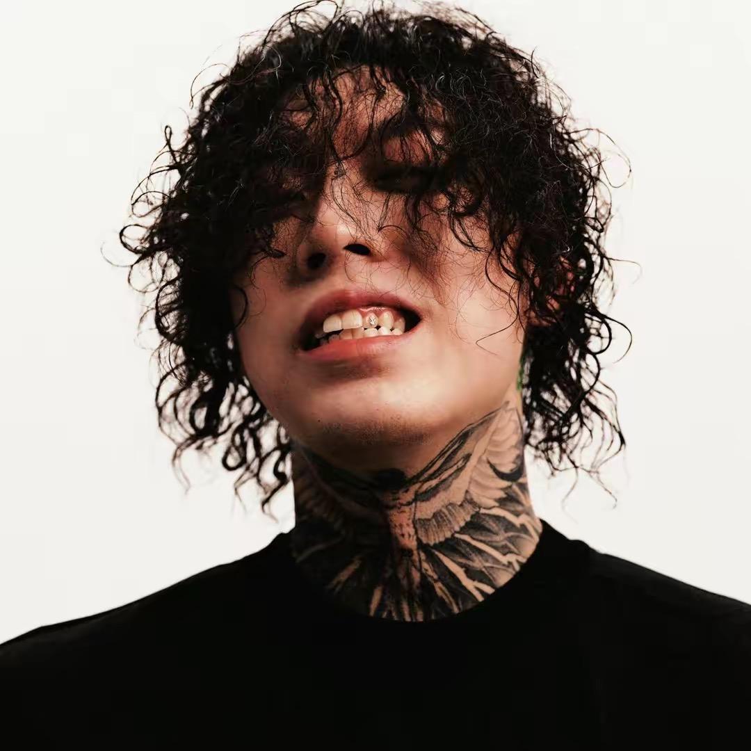 皮艾巳外•皮PSY.P.