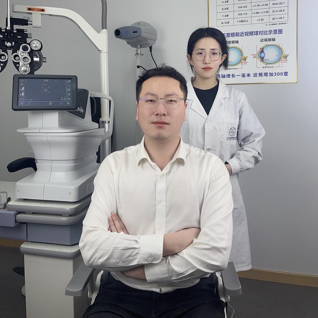 大牛超级镜仓（世纪眼镜城二楼）
