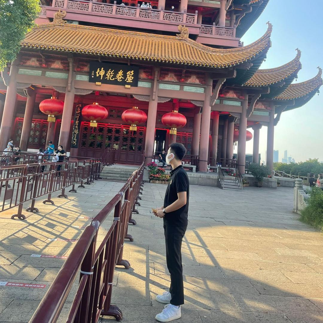 Zhang岩.