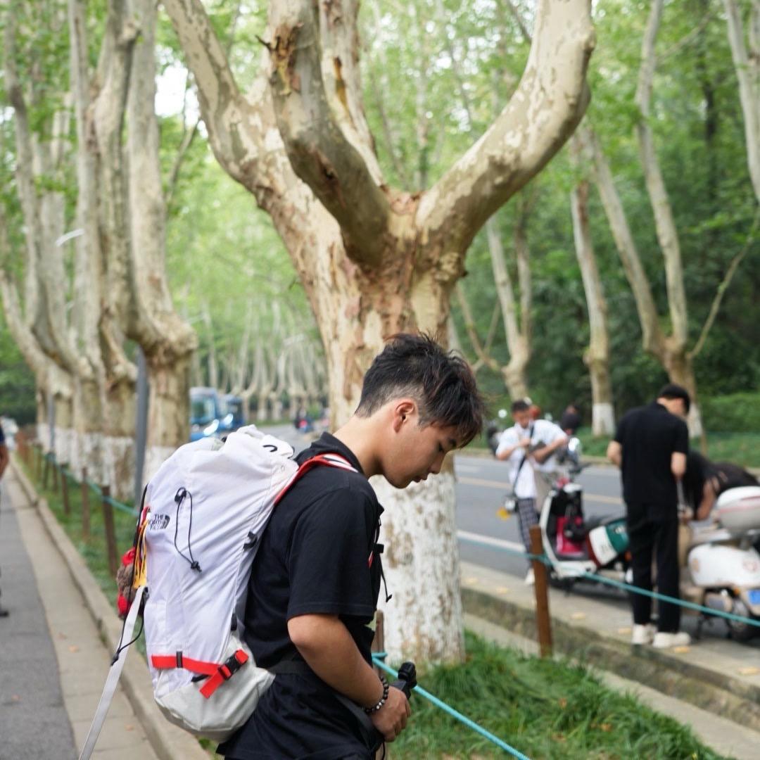 ￴ ￴ ￴￴ ￴小皇帝