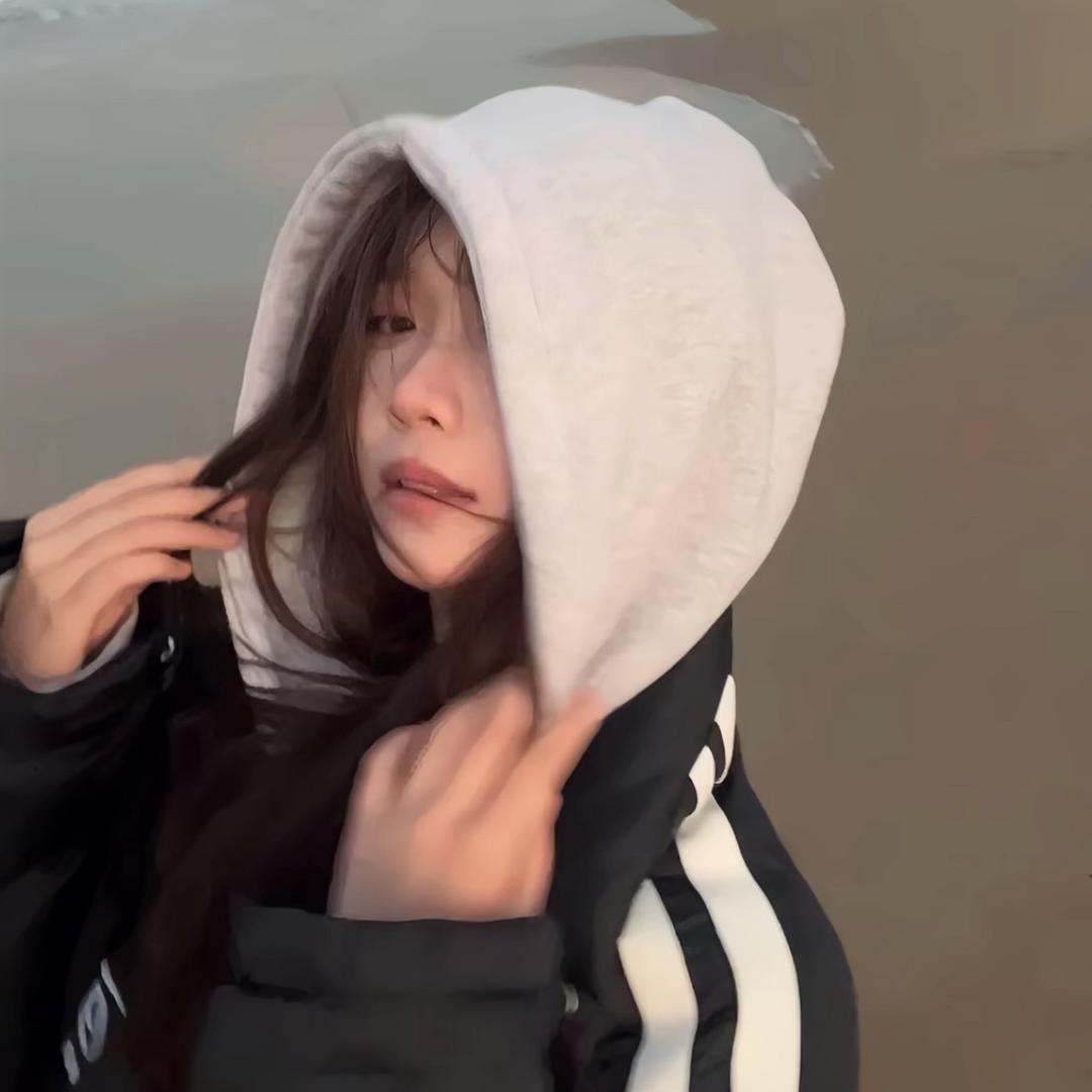 爱吃冰淇淋的甜女士