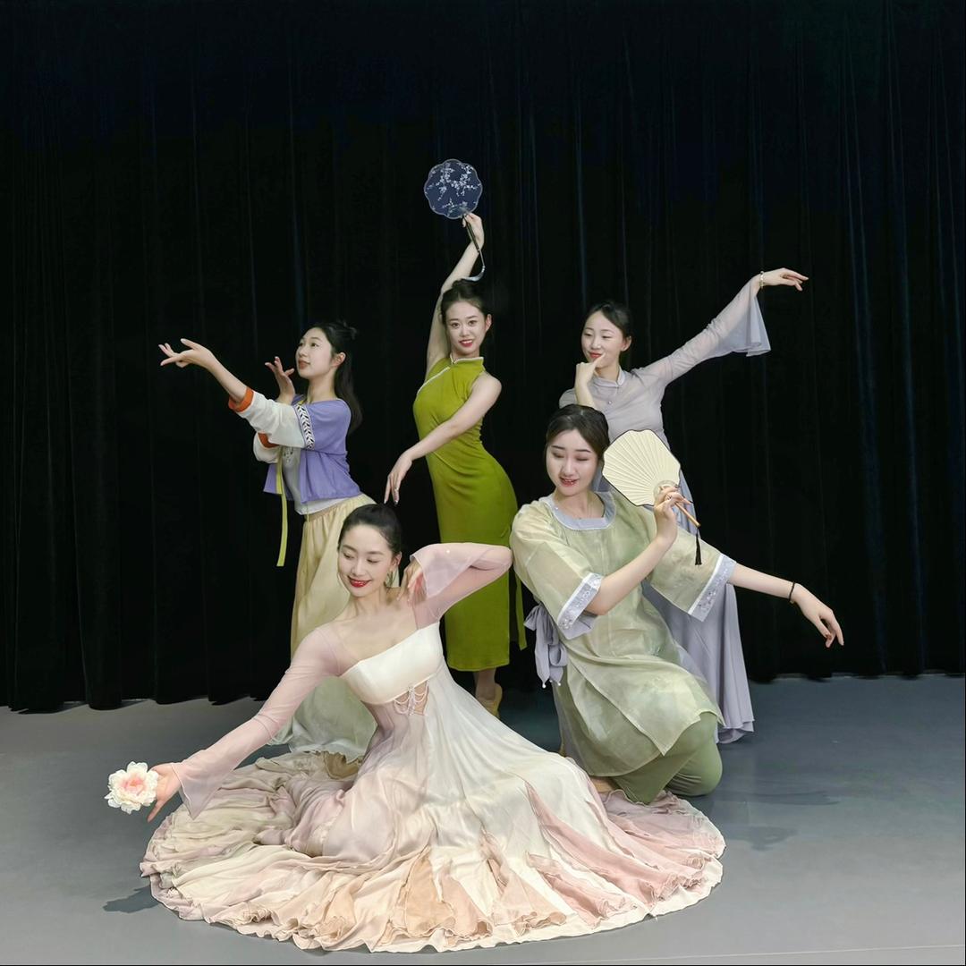 莲•舞蹈•美学艺术中心