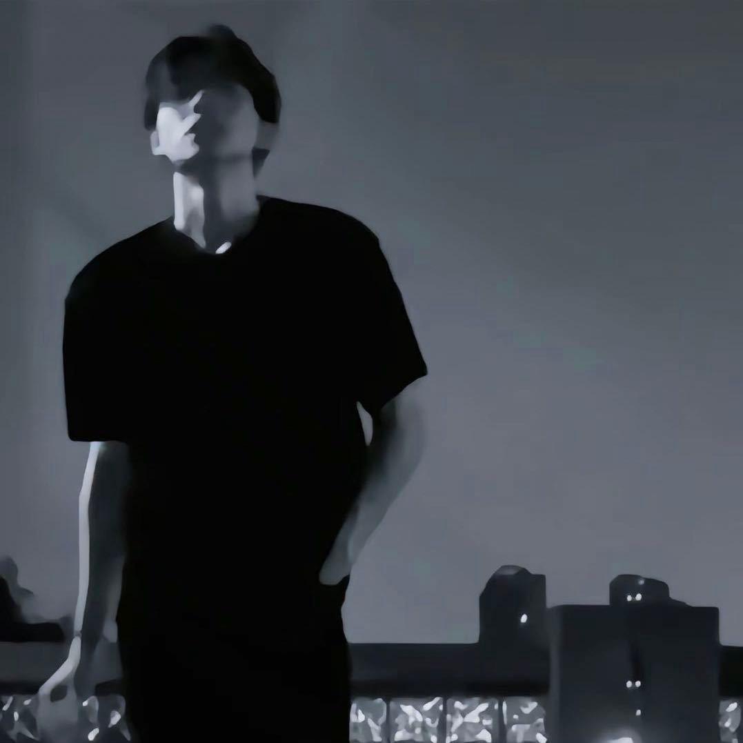 木 易.