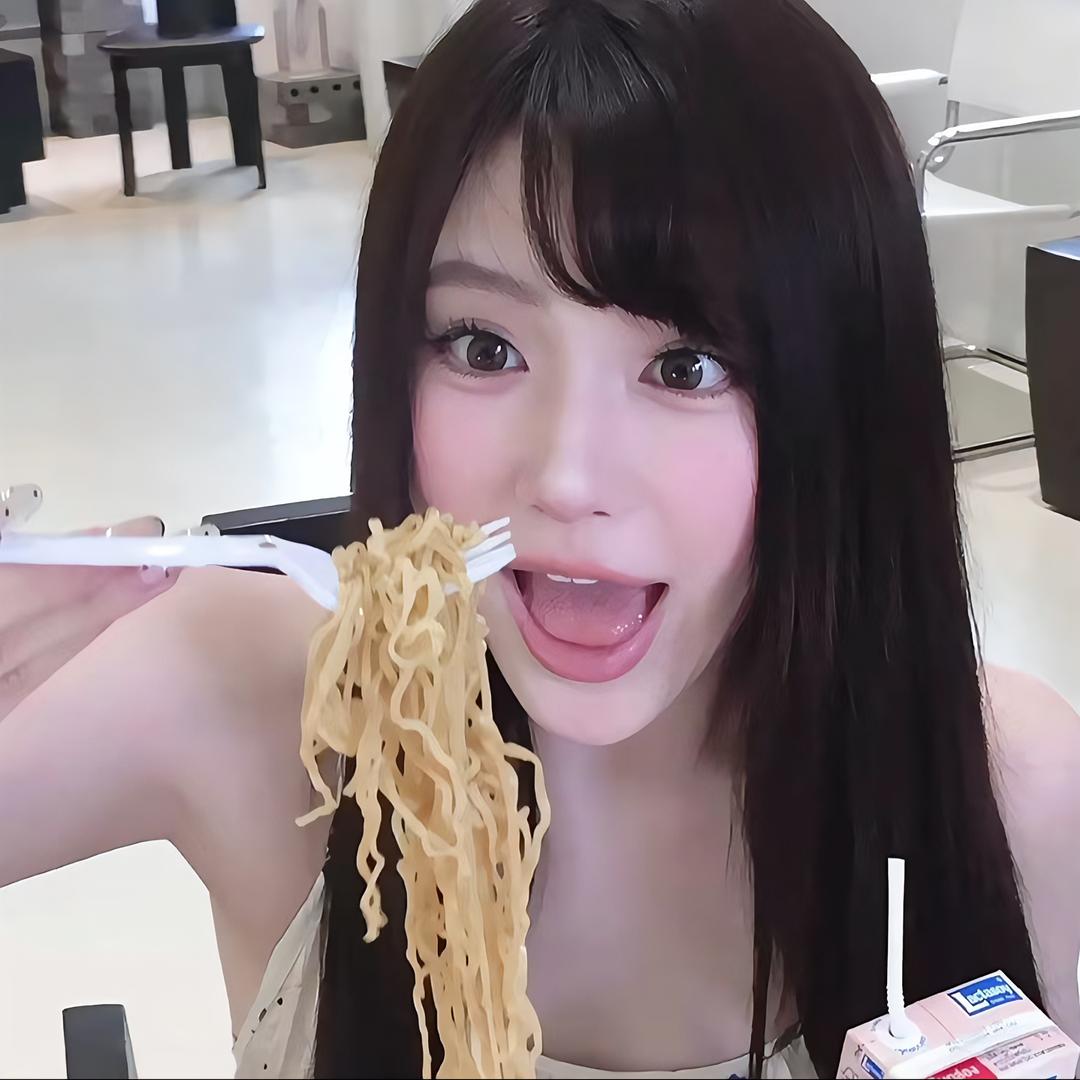 欣欣.