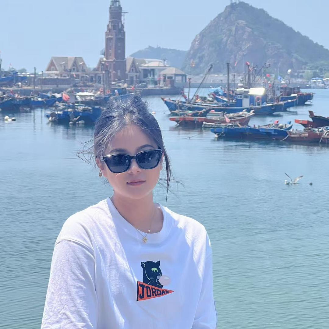 小何