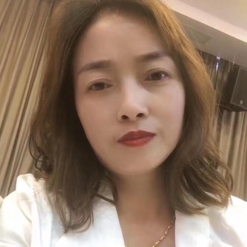 萧萧“妃漾迷定妆粉底液”