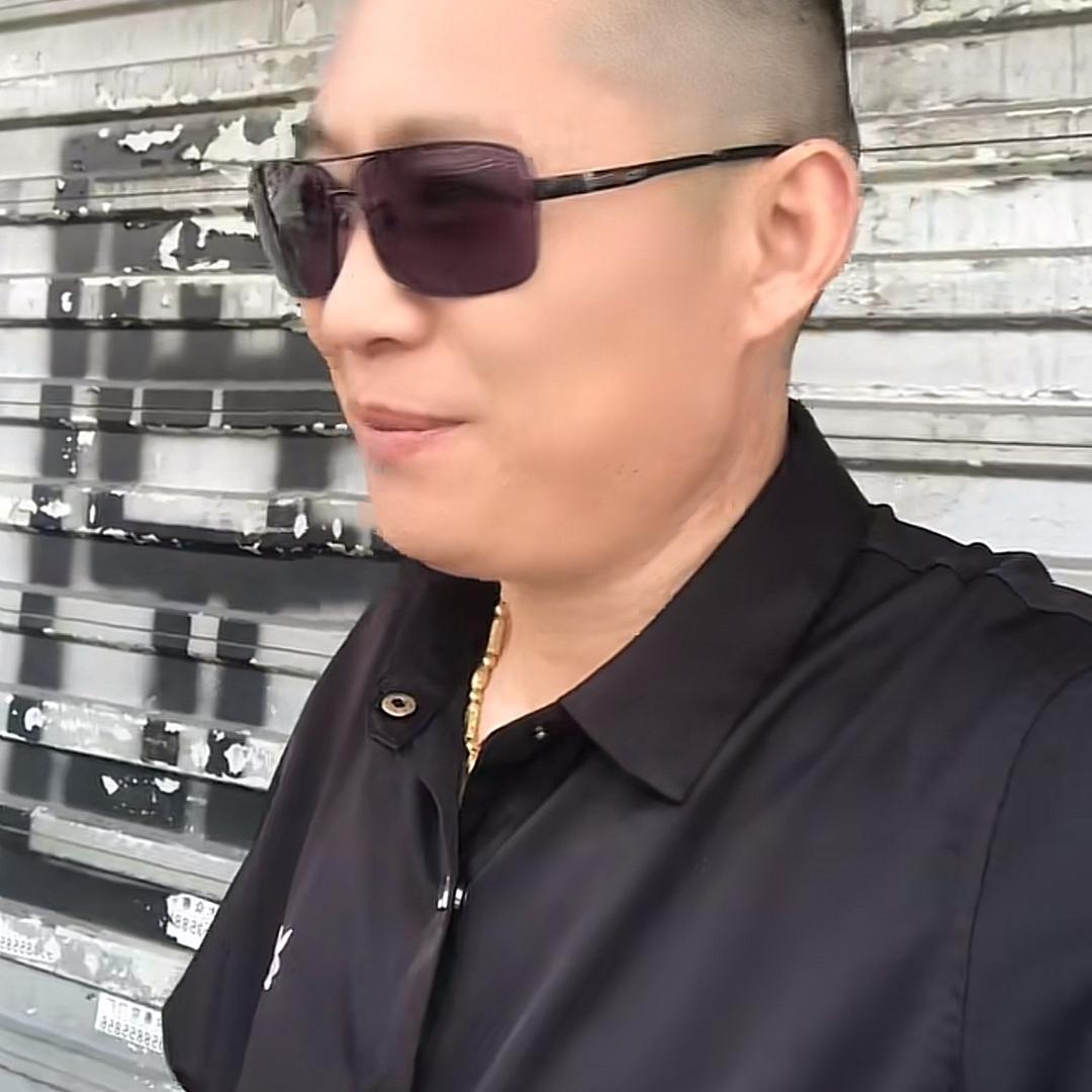 开心的刘哥