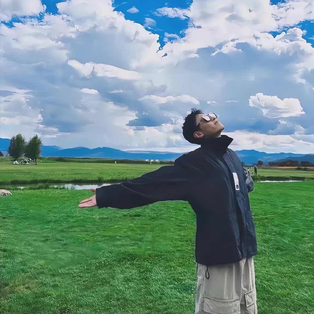 来一杯生椰拿铁☕️