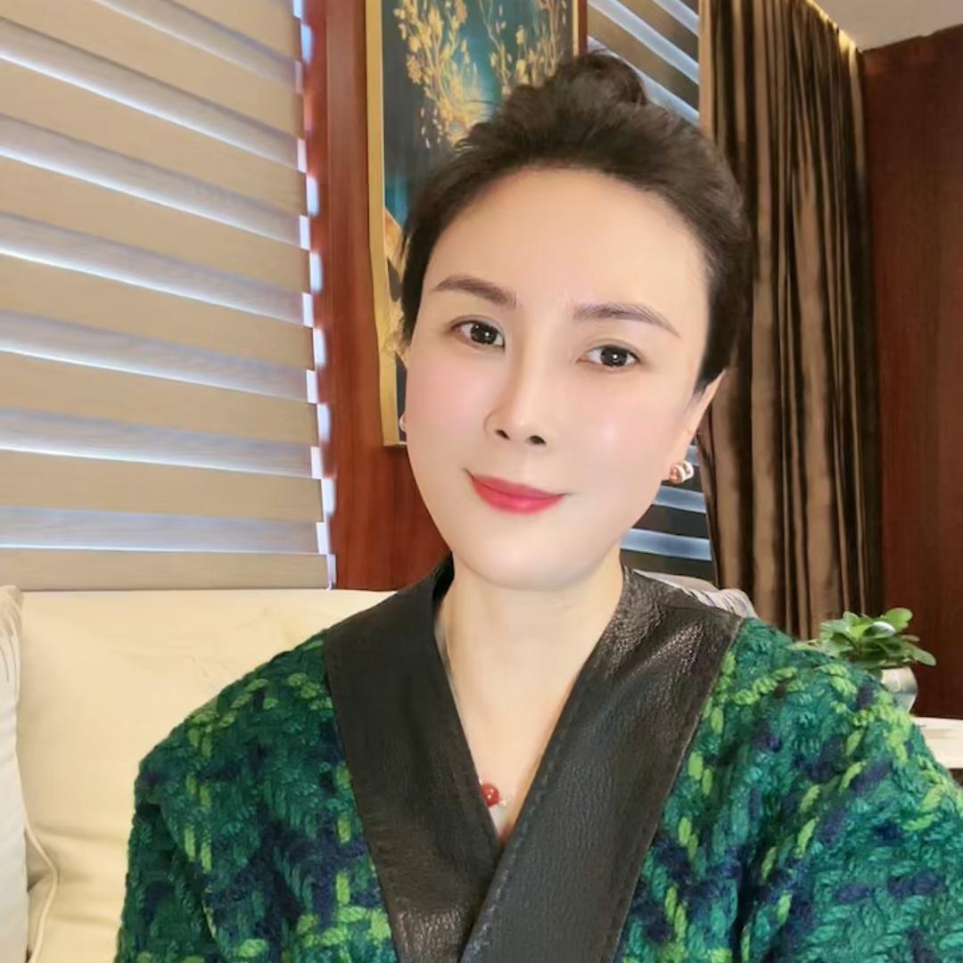 一诺华姐 (6:00@一诺总裁华姐开播)