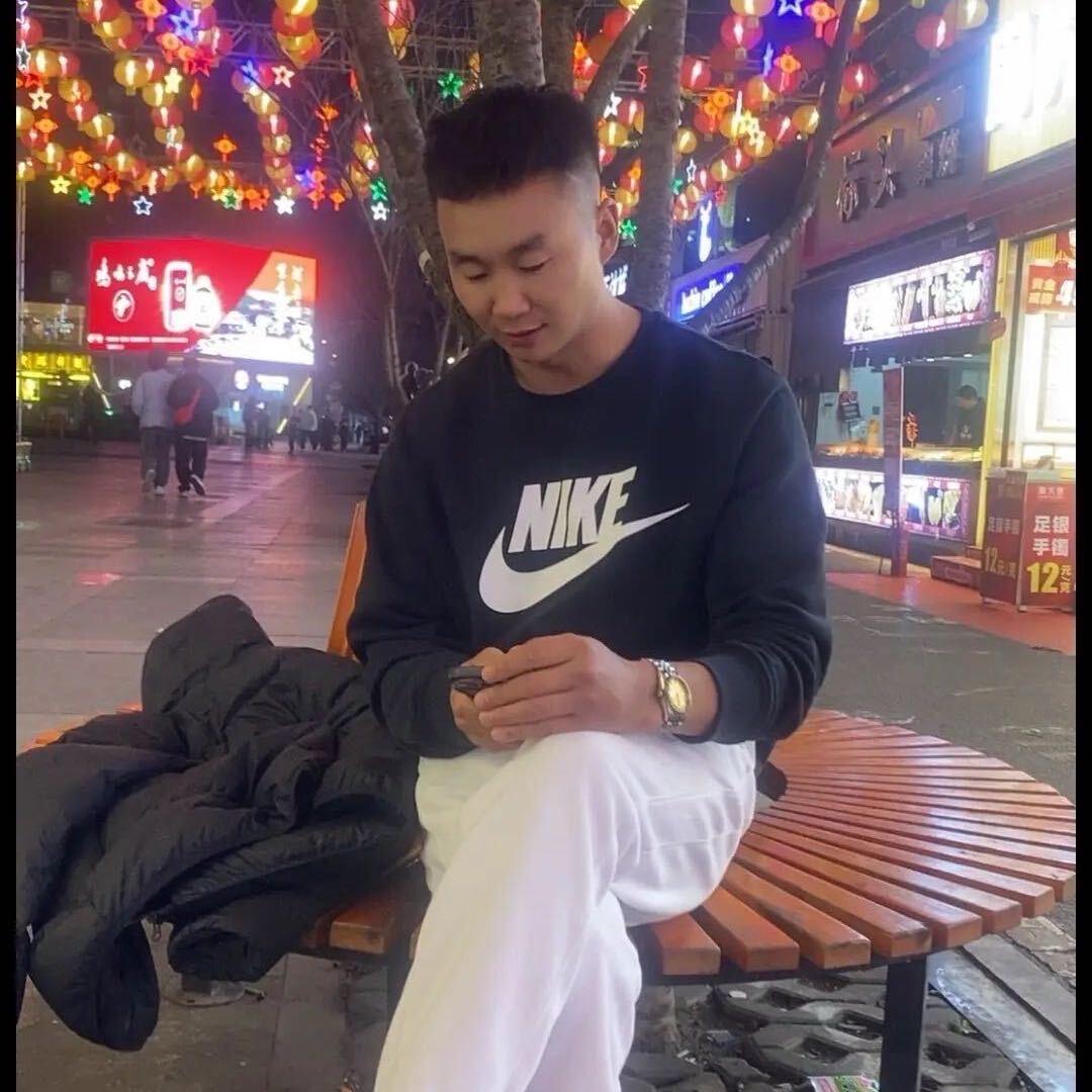 赫章诺伊烧烤。赵凯