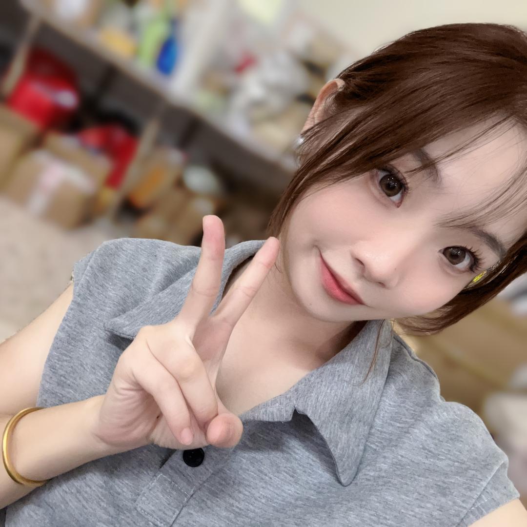 思彤。
