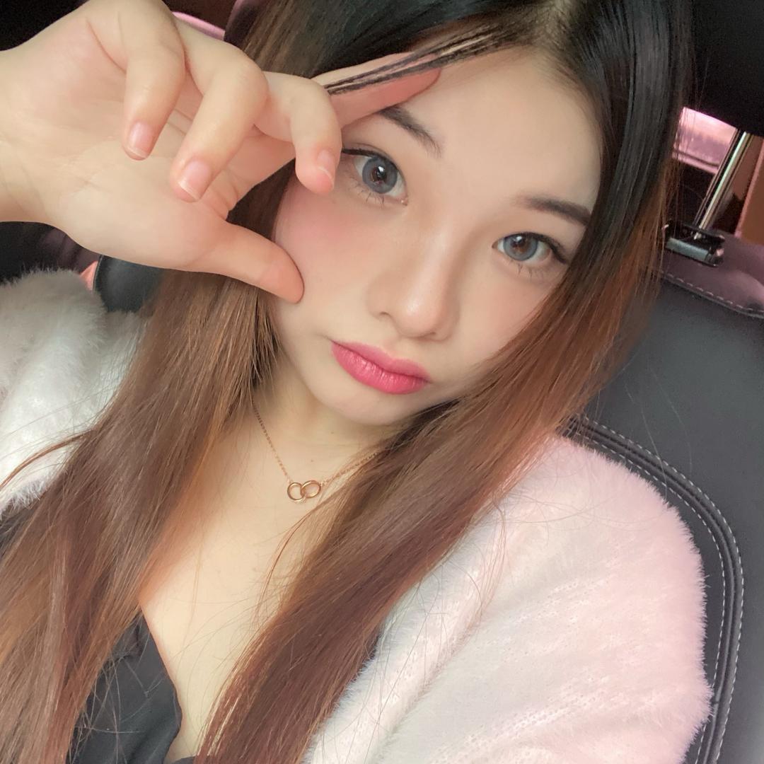 依依