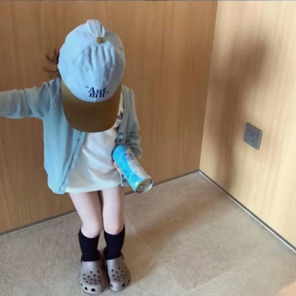 格 格.