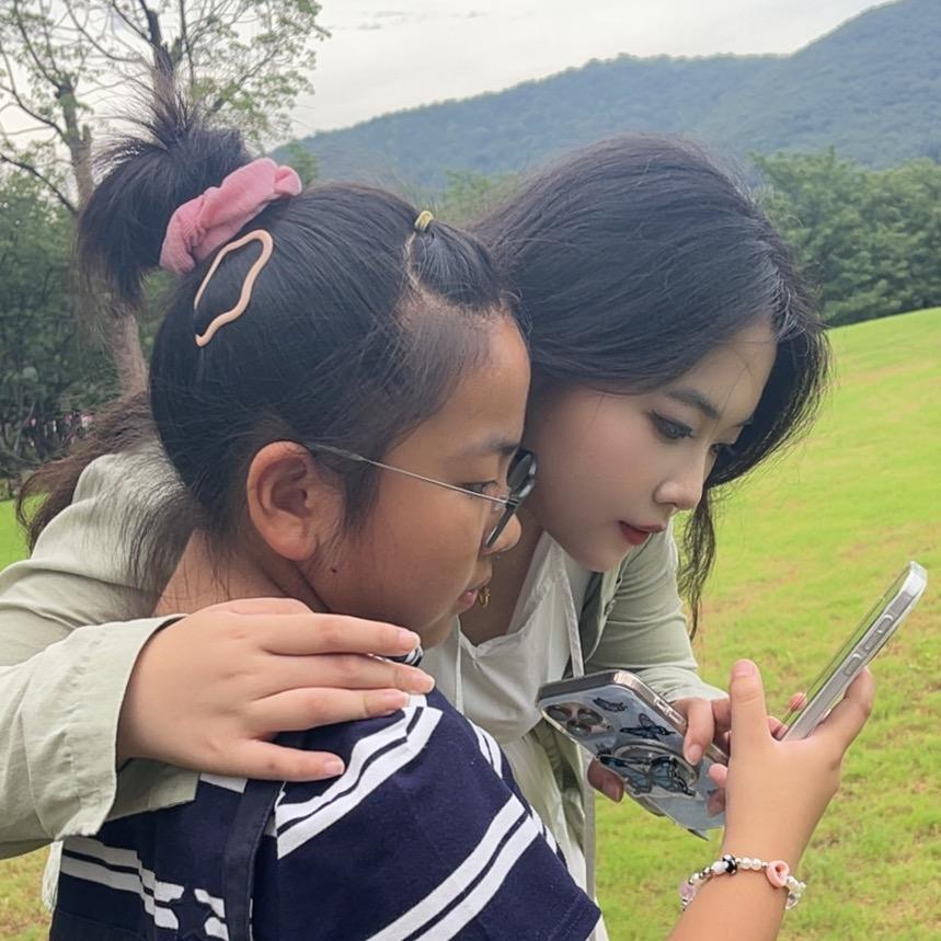 爱穿裙子的🐟和🐷