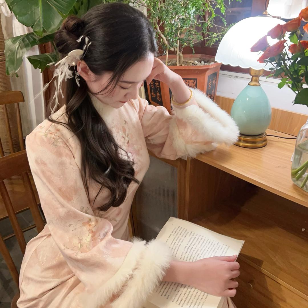 一个甜妹罢了