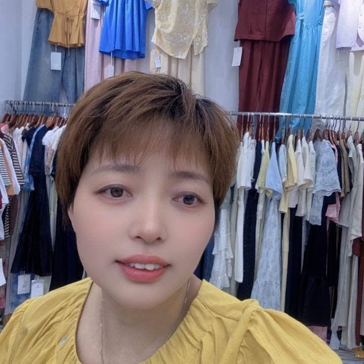 杨玲服饰