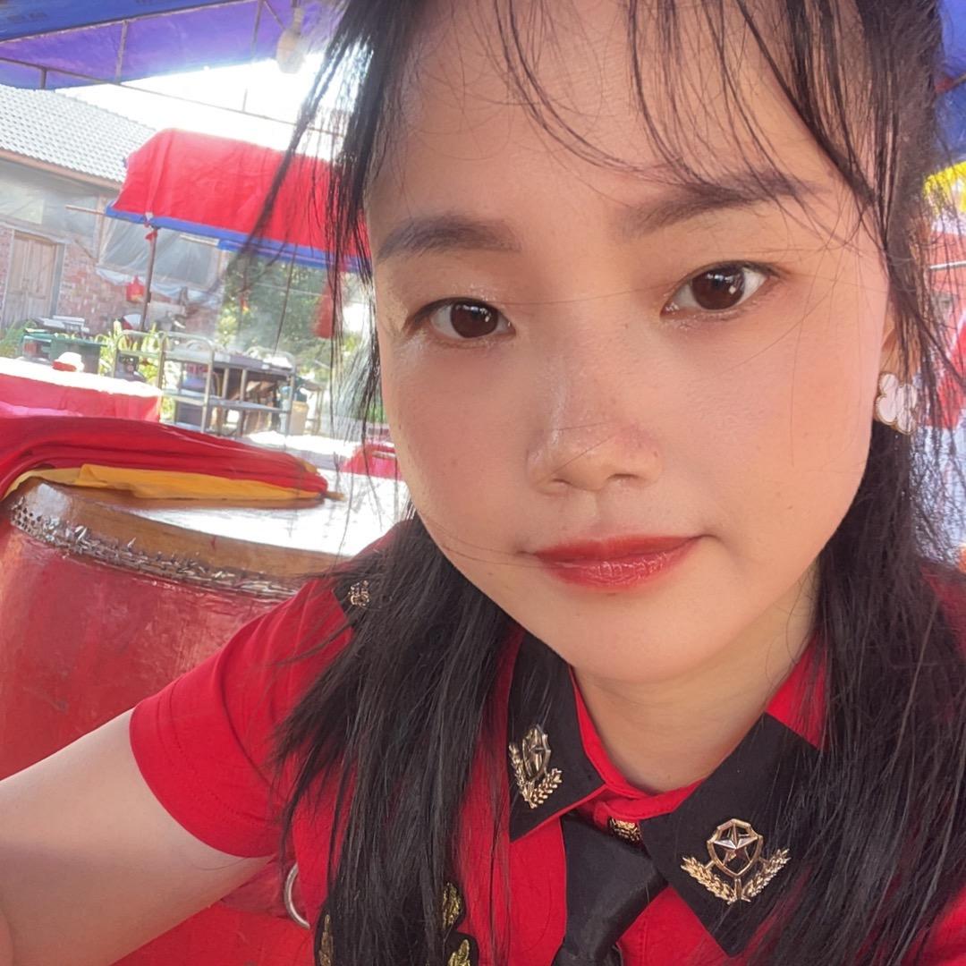 秀秀爱跳舞爱打鼓