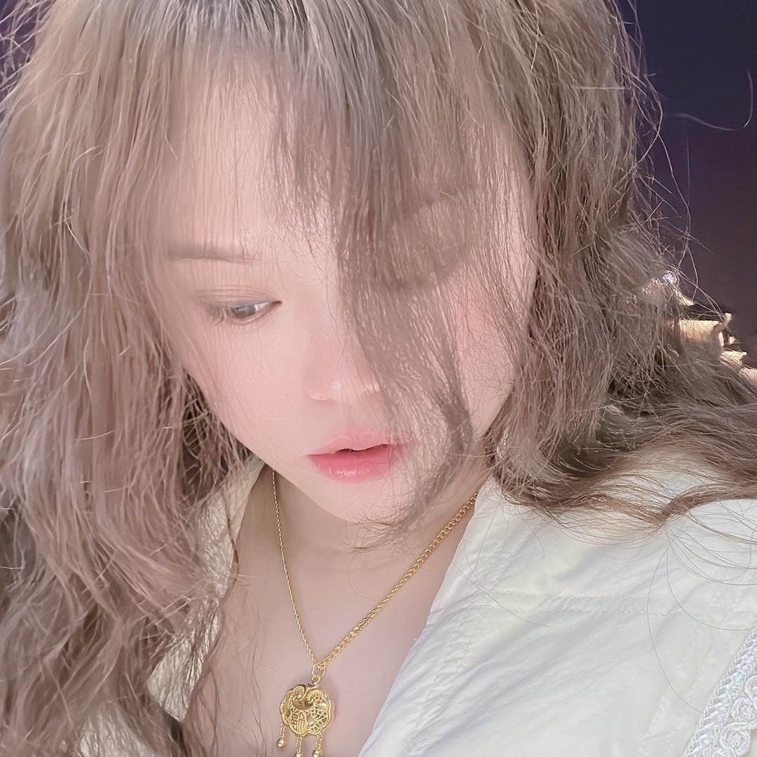 十指紧扣…