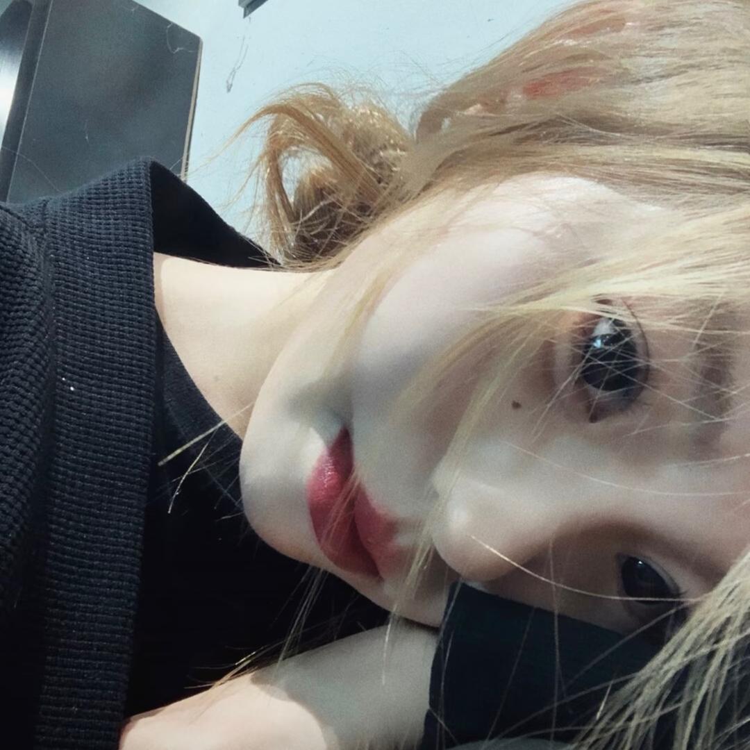 楚桦(๑• . •๑)