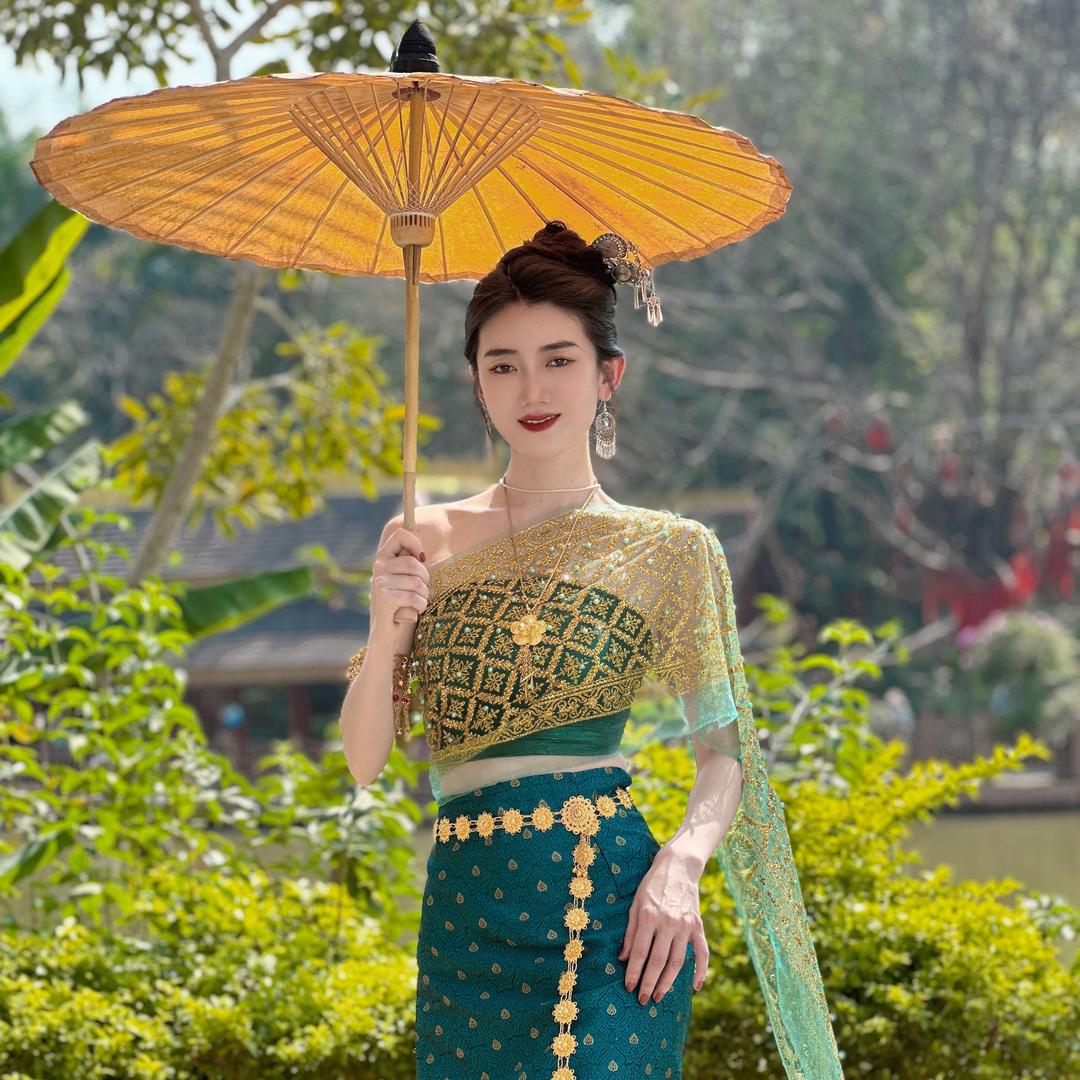 子惠—民族服饰