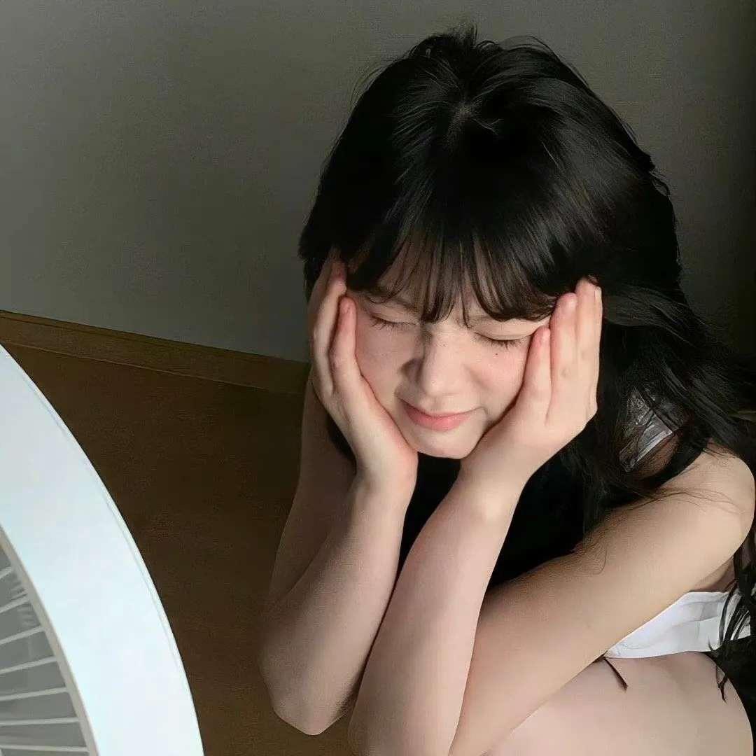 寒寒.