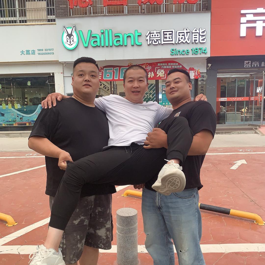 韩辉（三足乌新能源）