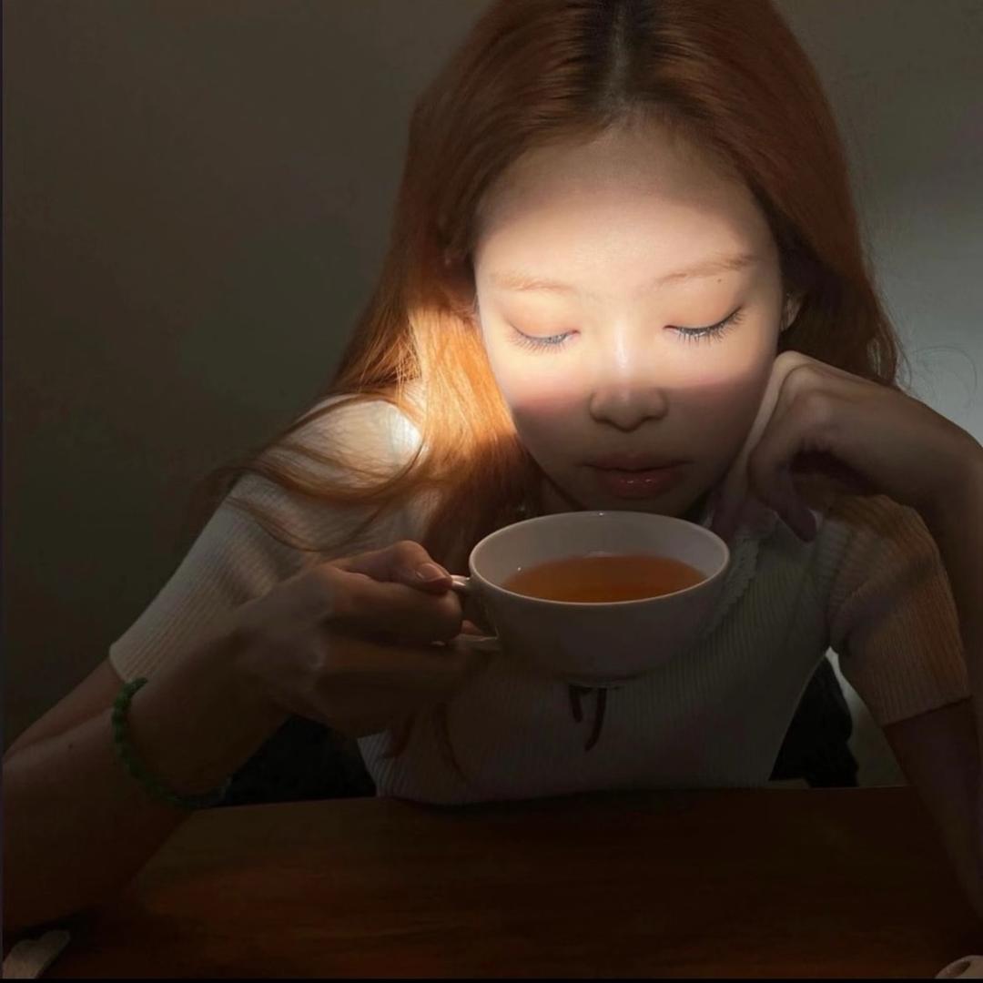 虾  仁不眨眼