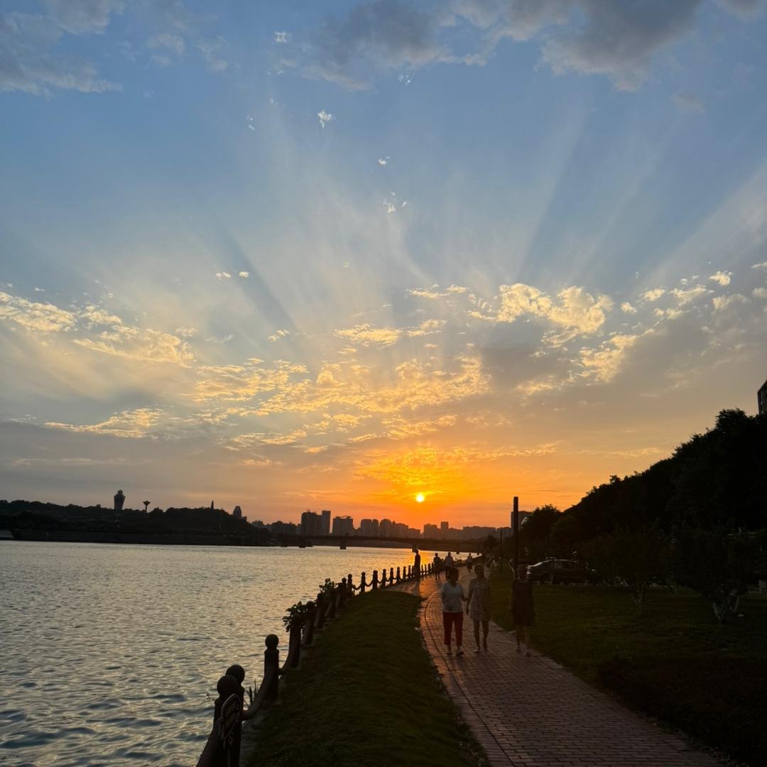 绵阳市经开区瑞桦珠宝经营部