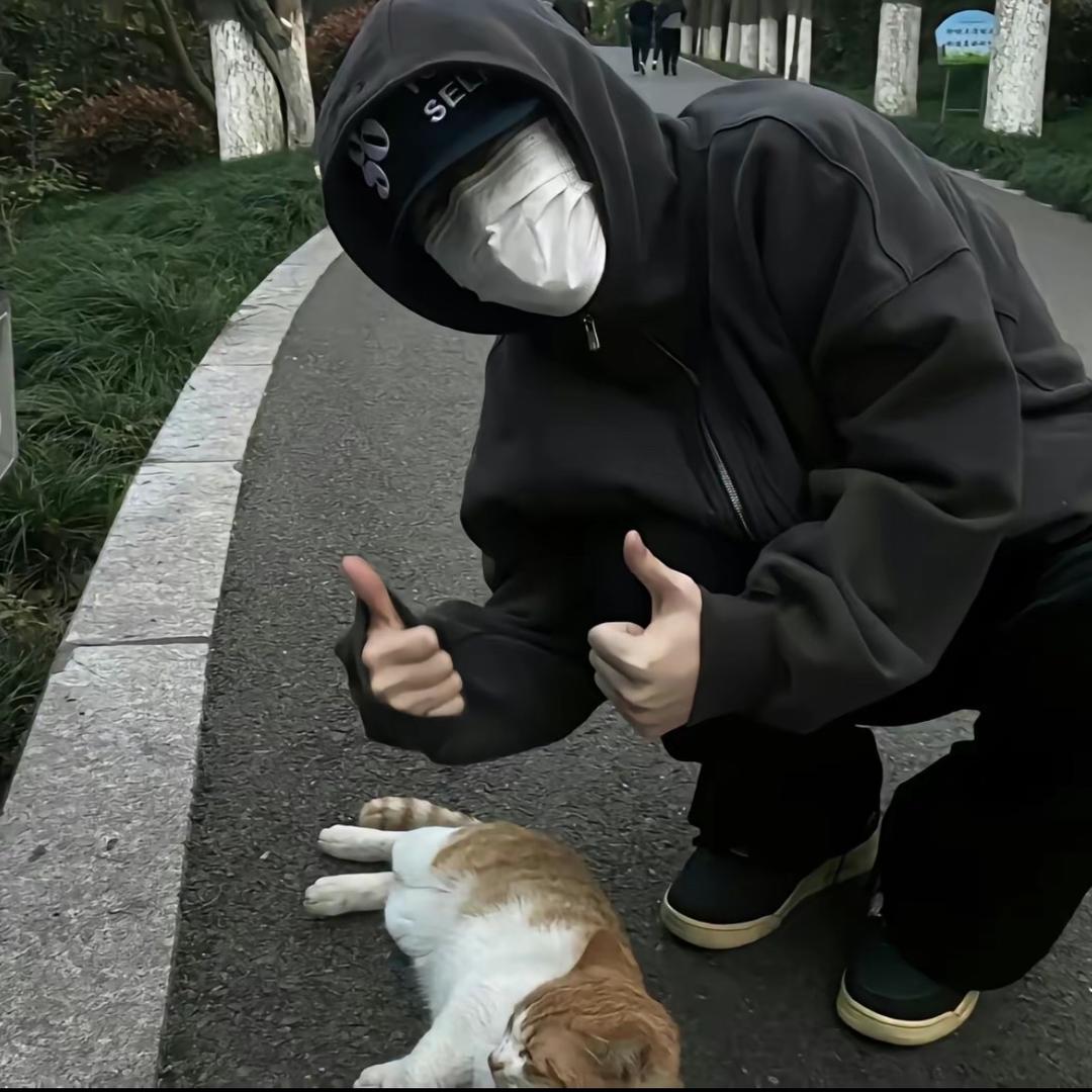 M ⠀
