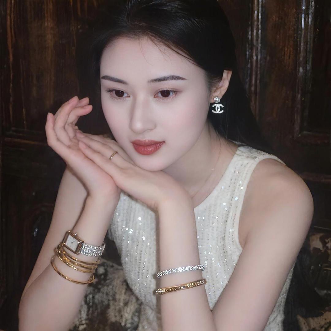 洛小汐