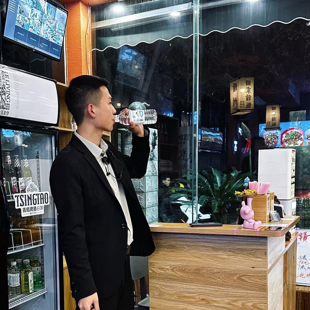 00后倔强罗老板