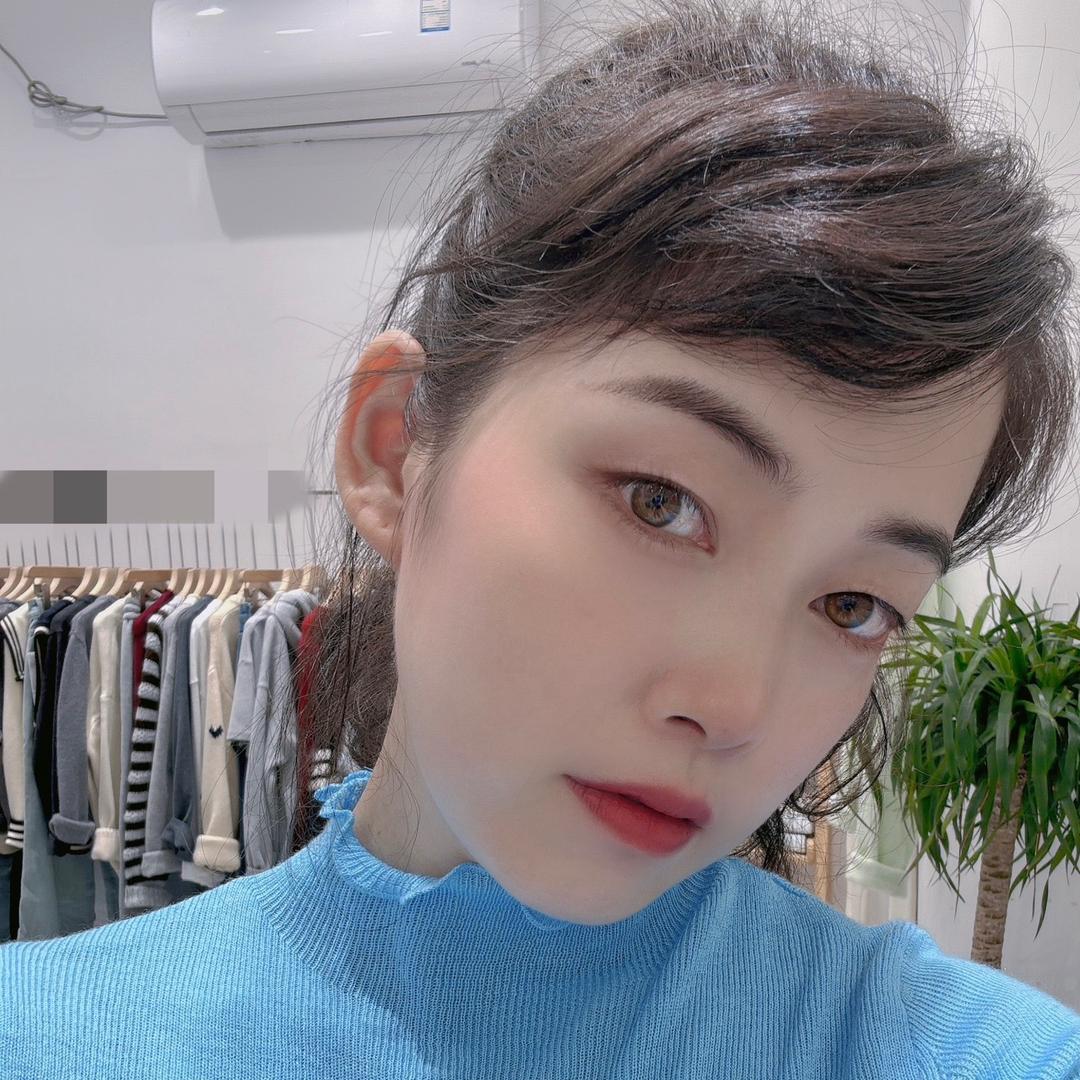 左右 .