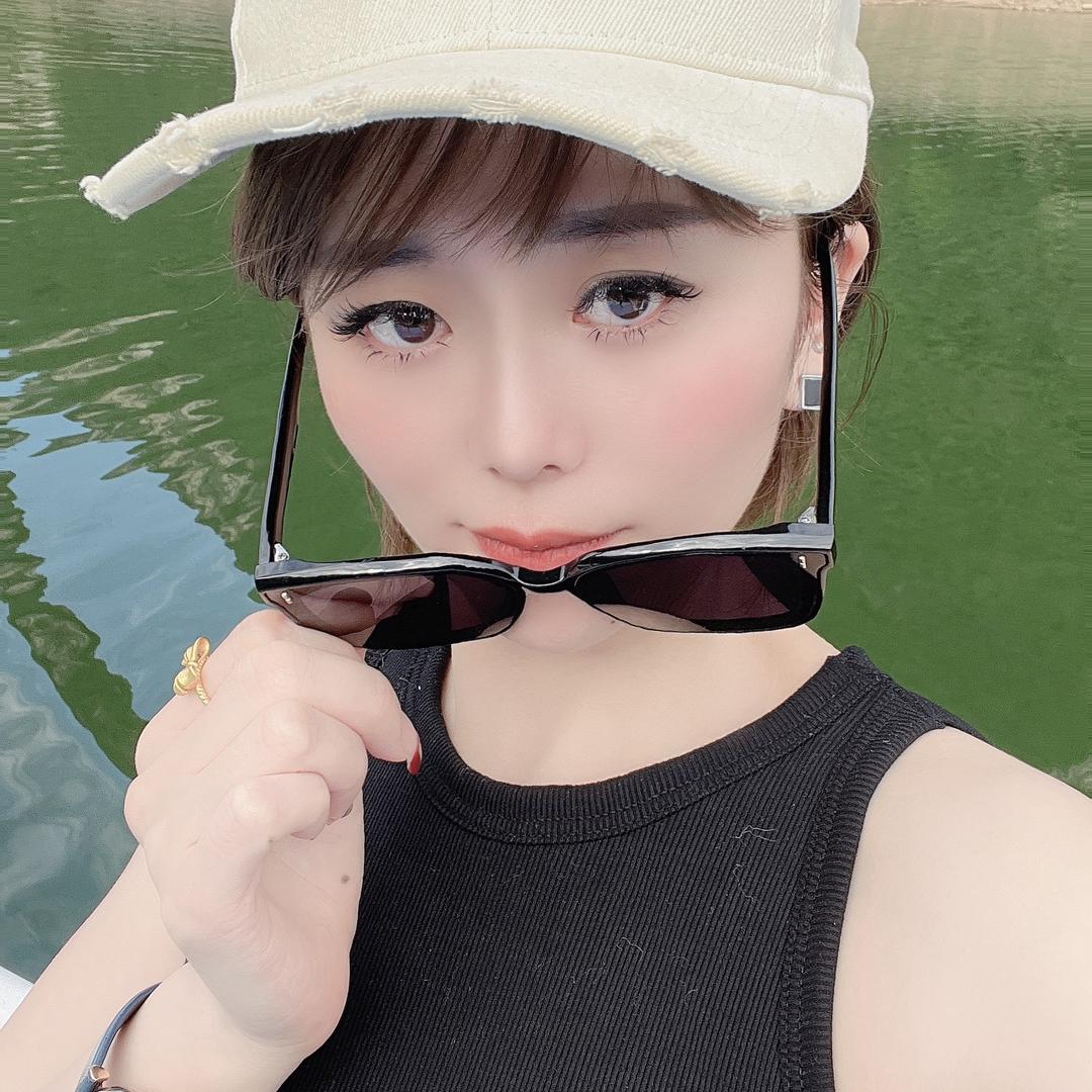 不成熟的小妞