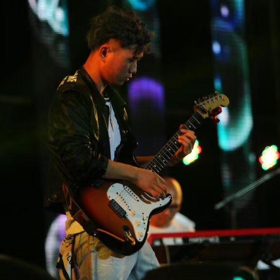 李放克弹吉他🎸