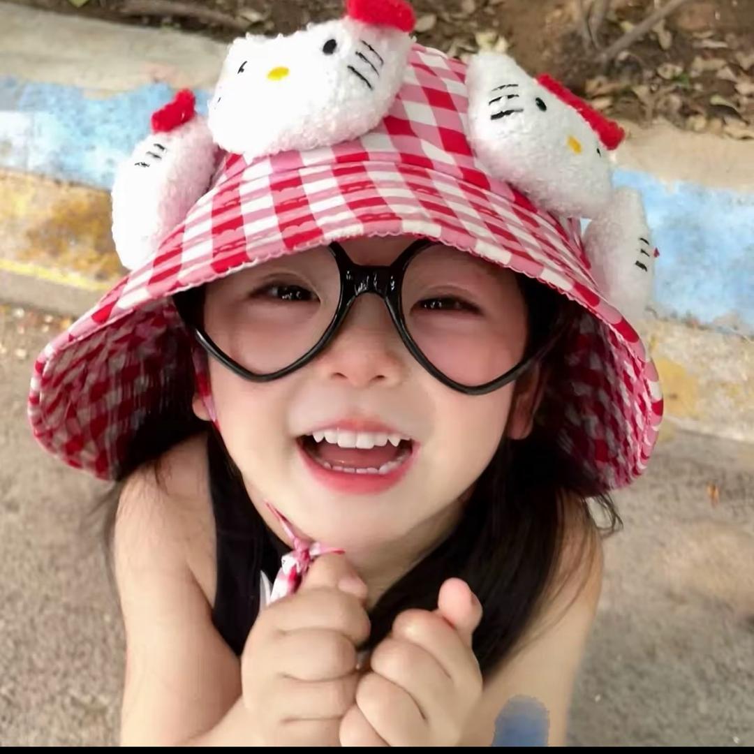 👧🏻