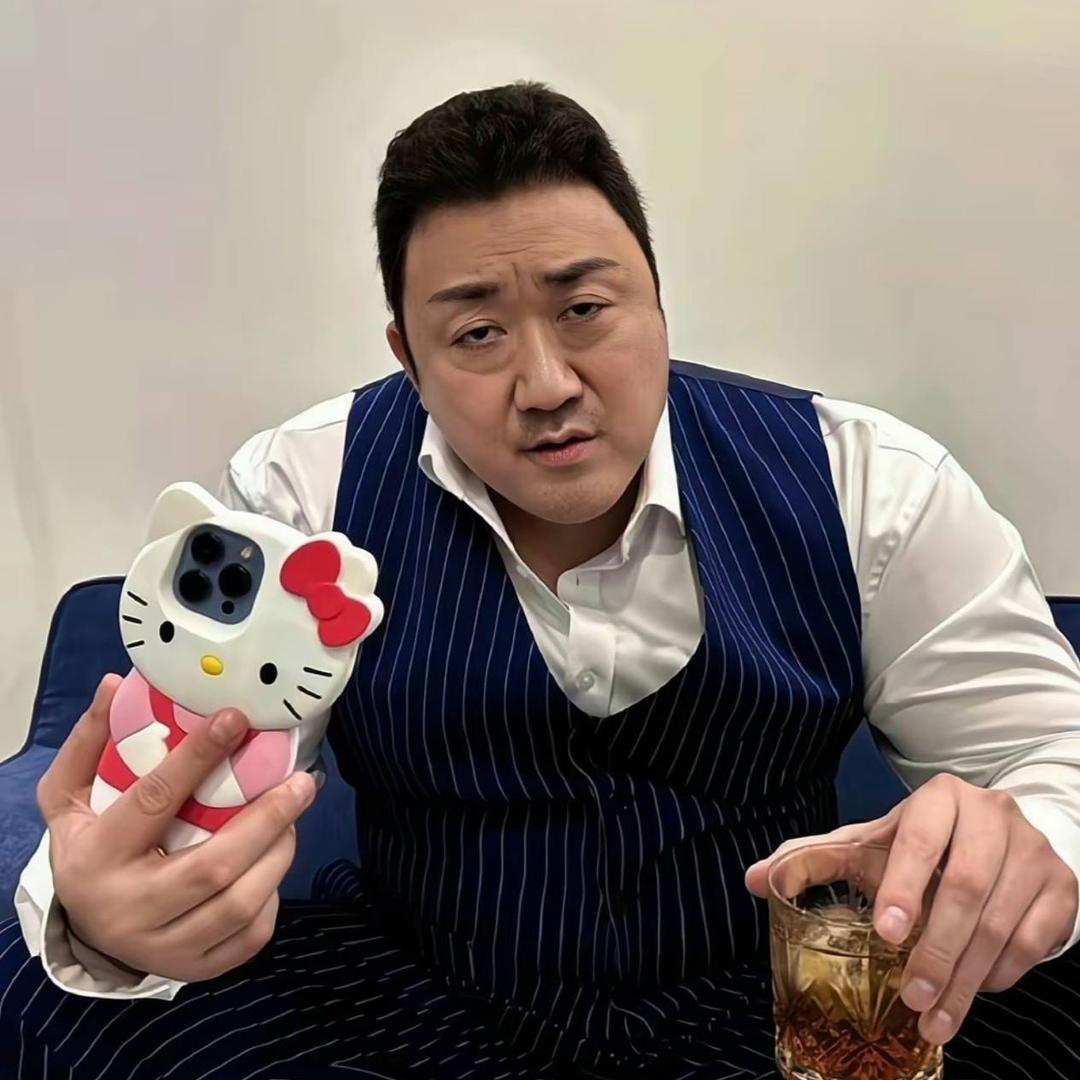 🌈八旬老登在网吧被十八位可爱萝莉臭脚熏