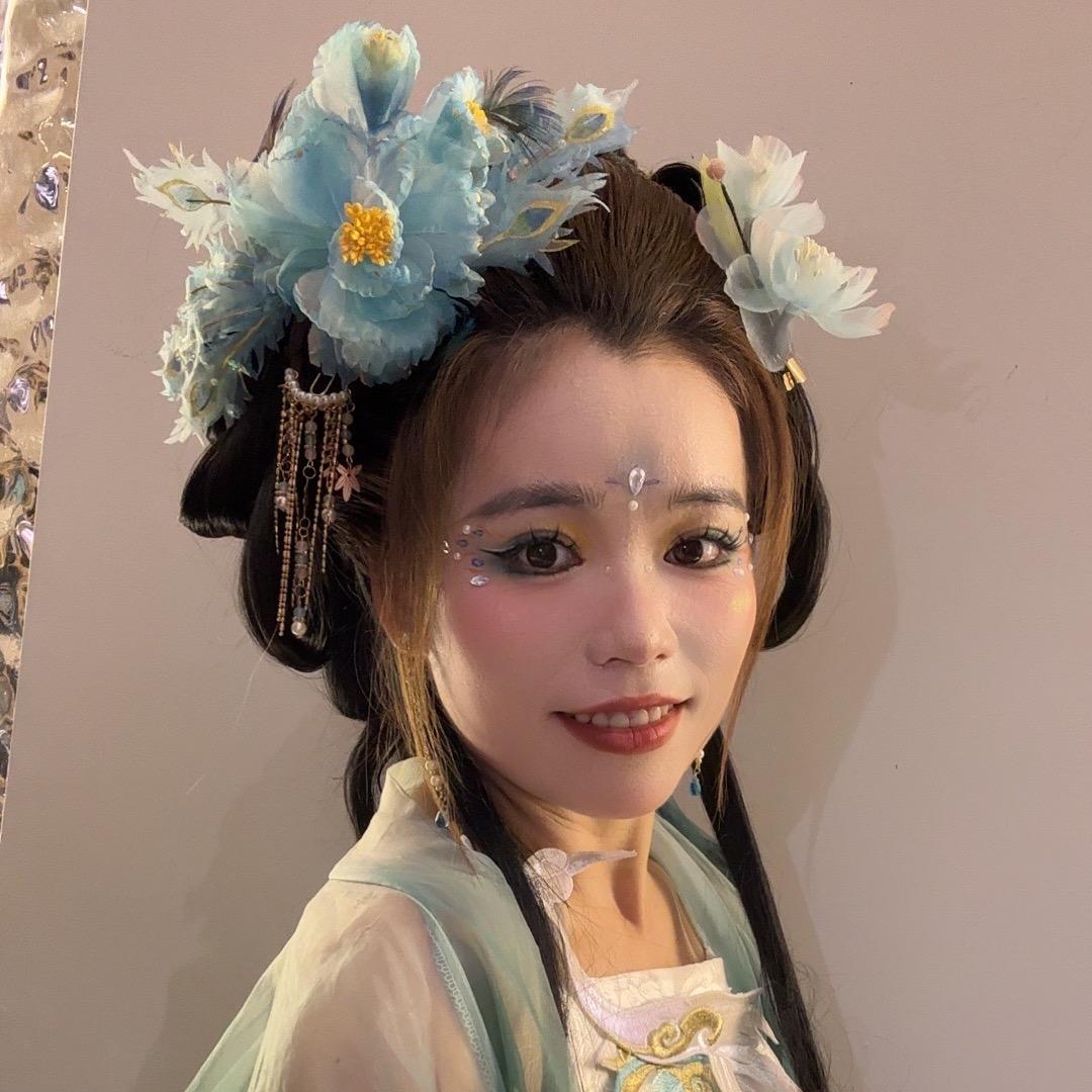 化妆纹绣师🌈晓丹【鲜花，婚车】