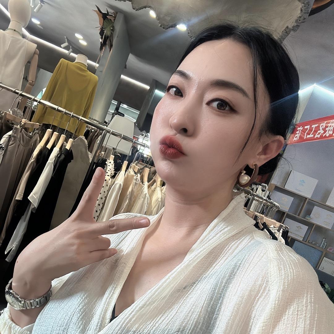 肇源 塑牌 女装 黄姐姐