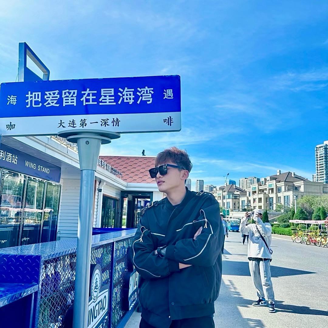 岳志头像