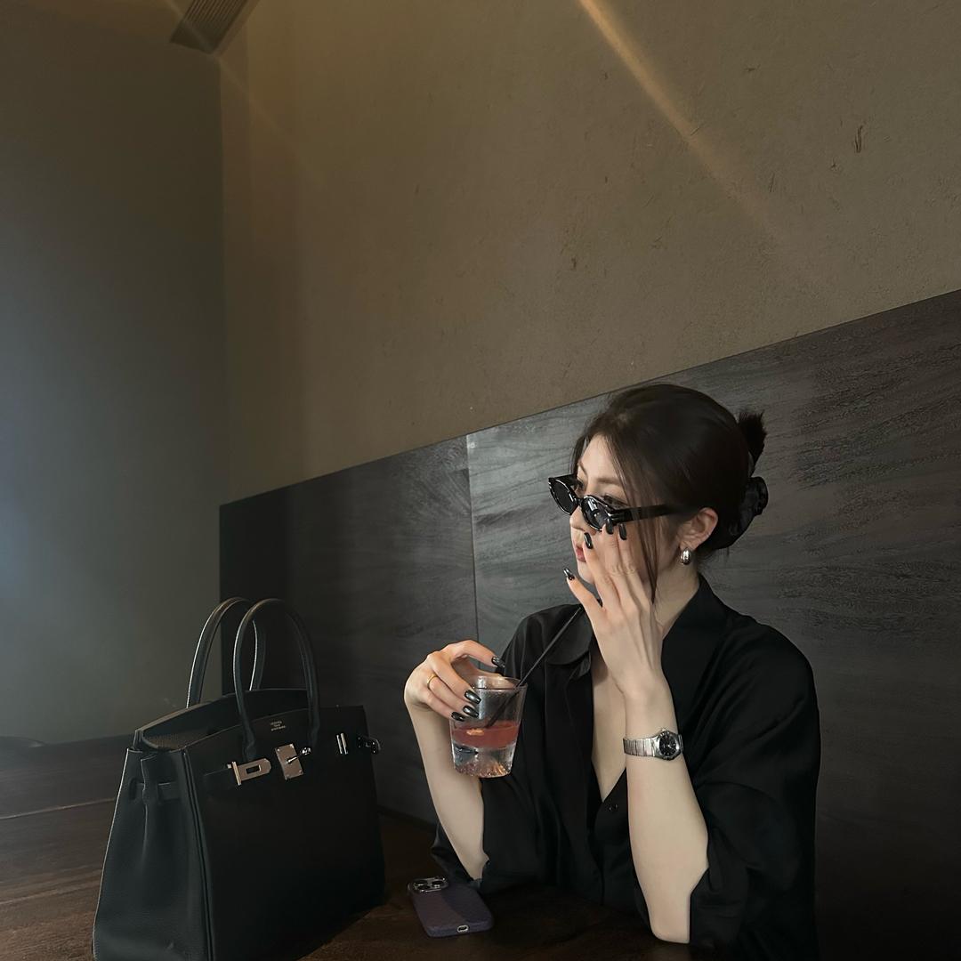 张一柠-信咖服饰ask